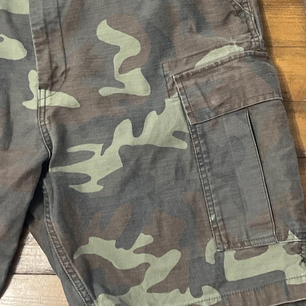 Levi's Cargo Shorts Men's Size 40 Camouflage Military Baggy‎ Skater Hipster Y2K